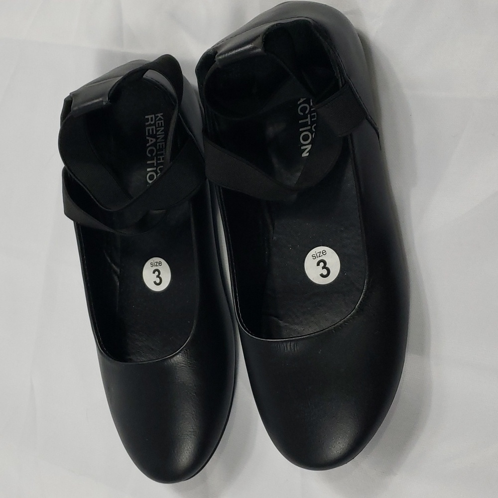 Kenneth Cole Girls ballet flats
